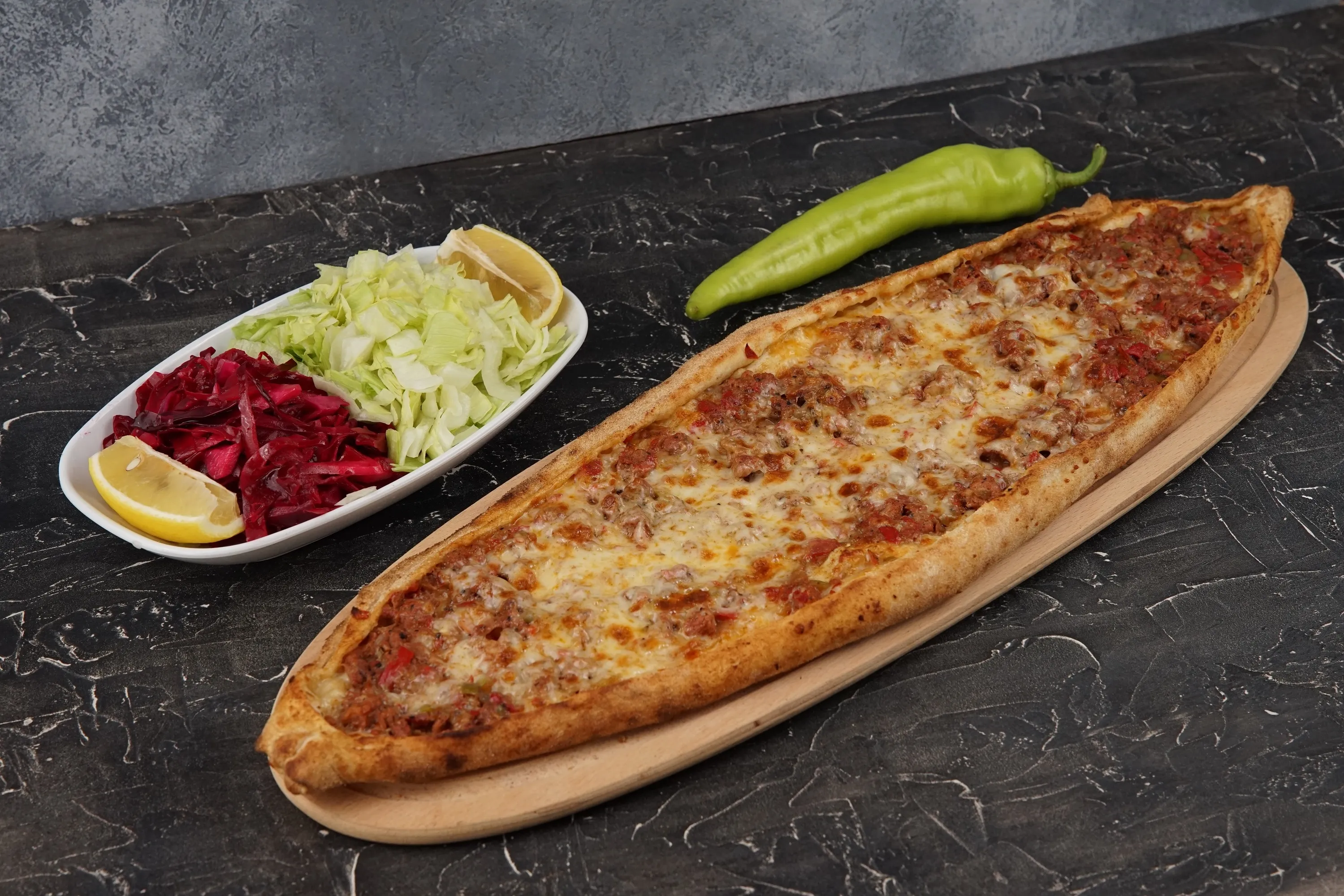 Kuşbaşılı Kaşarlı Pide